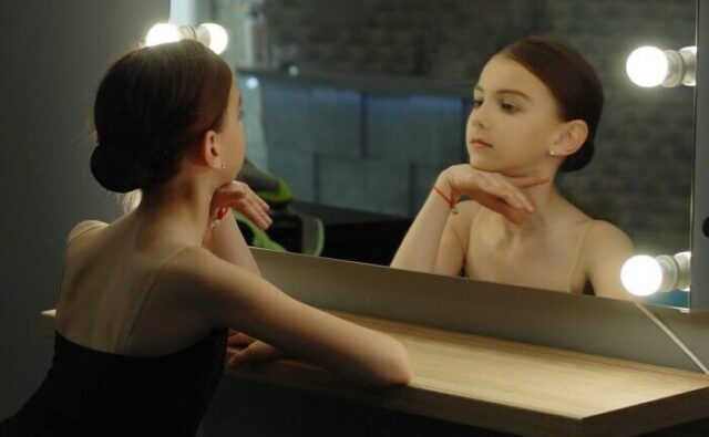 ballet-girl-in-front-of-mirror